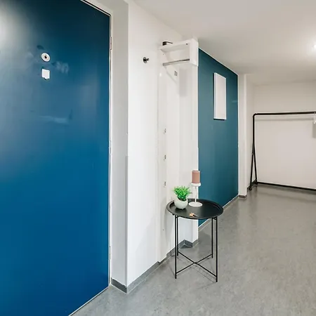 Apartment Modern Loft With Airhokey In Centre *