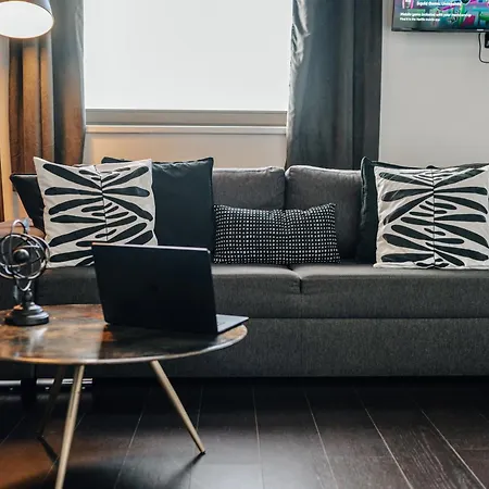 Modern Loft With Airhokey In Centre Apartman