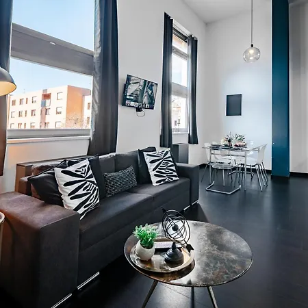 Modern Loft With Airhokey In Centre דירה פראג