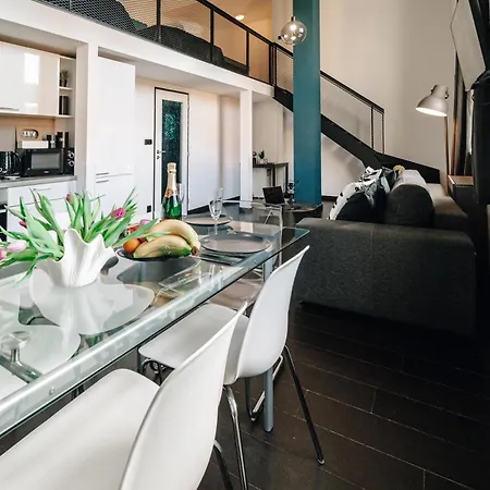 Modern Loft With Airhokey In Centre פראג