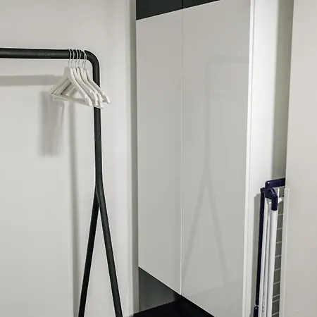 Modern Loft With Airhokey In Centre דירה פראג